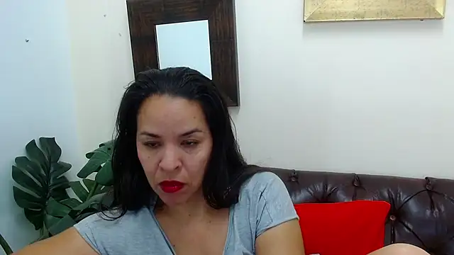 Snapshot of Lizeth_Bels chatting on 03/12/25, 05:17 Lizeth Bels online show from 03/12/25, 05:17
