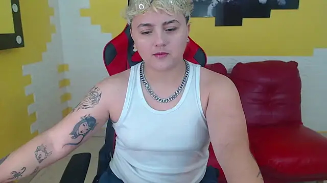 Snapshot of isabeautyx19 chatting on 12/23/24, 01:13 isabeautyx19 online show from 12/23/24, 01:13