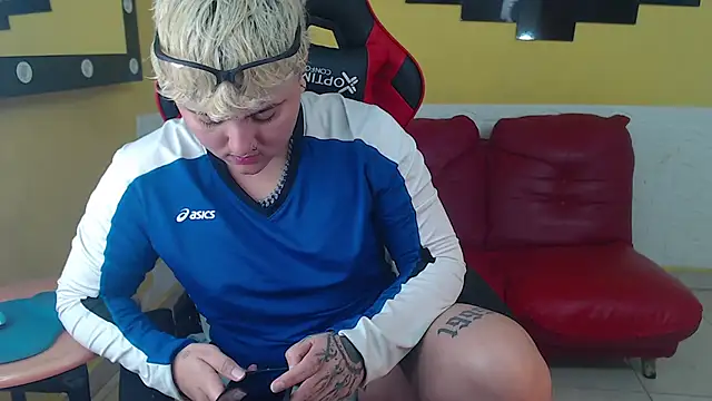 Snapshot of isabeautyx19 chatting on 12/26/24, 01:21 isabeautyx19 online show from 12/26/24, 01:21