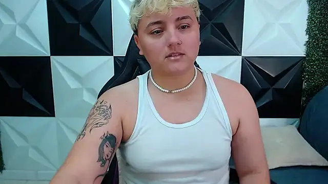 Snapshot of isabeautyx19 chatting on 12/28/24, 05:57 isabeautyx19 online show from 12/28/24, 05:57