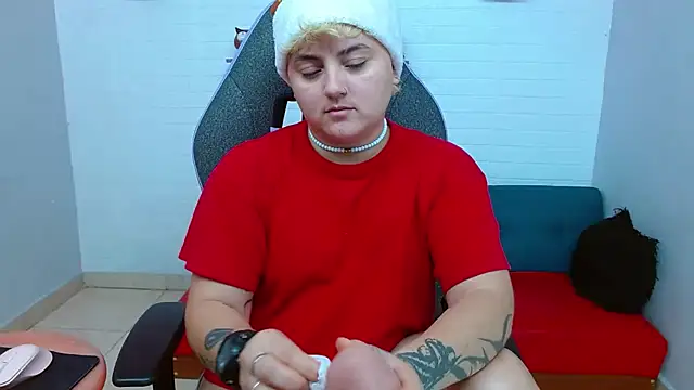 Snapshot of isabeautyx19 chatting on 12/29/24, 01:17 isabeautyx19 online show from 12/29/24, 01:17