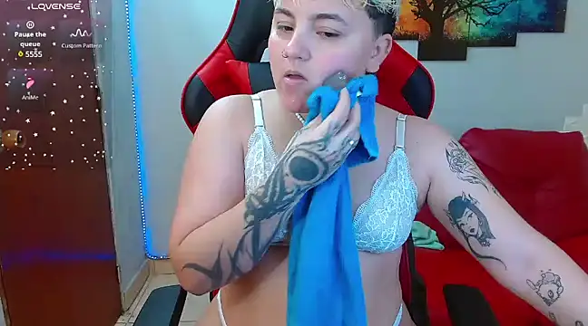 Snapshot of isabeautyx19 chatting on 01/24/25, 01:03 isabeautyx19 online show from 01/24/25, 01:03