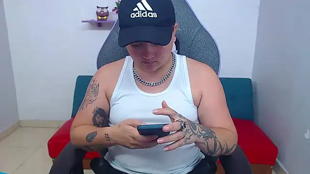 Snapshot of isabeautyx19 chatting on 01/28/25, 01:27 isabeautyx19 online show from 01/28/25, 01:27