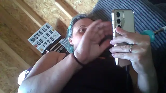 stellaquinn1775 online show from 12/17/25, 06:36