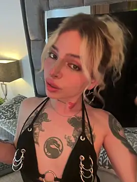 Snapshot of Bonnie_vega chatting on 11/29/25, 08:23 Bonnie vega online show from 11/29/25, 08:23