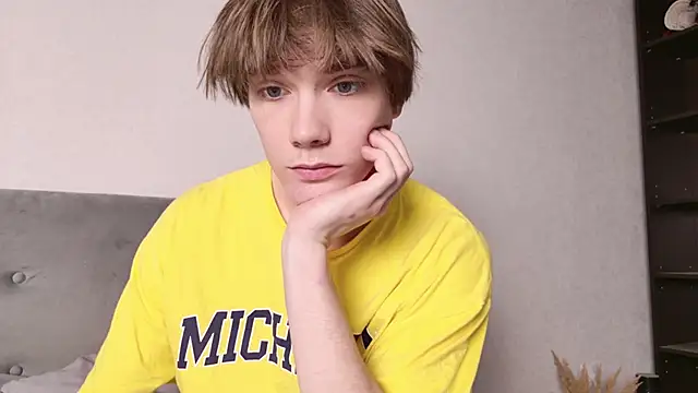 callmenineoneseven online show from 10/30/25, 05:46