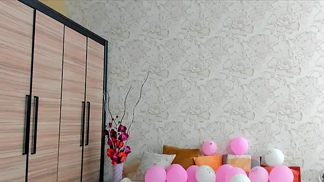 JulisSweet online show from 02/20/25, 07:34