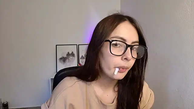 Snapshot of lalawhitte chatting on 07/18/26, 04:33 lalawhitte online show from 07/18/26, 04:33