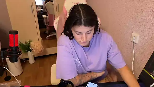 Katrin  kiss online show from 11/18/25, 04:00