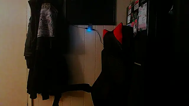 Snapshot of KrazyLegz chatting on 09/12/25, 09:48 KrazyLegz online show from 09/12/25, 09:48