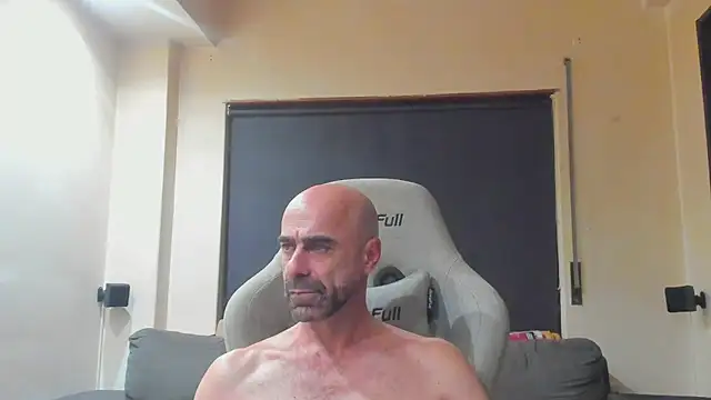 Snapshot of Bicopflirt chatting on 09/13/25, 01:05 Bicopflirt online show from 09/13/25, 01:05