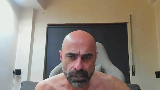 Snapshot of Bicopflirt chatting on 10/19/25, 09:26 Bicopflirt online show from 10/19/25, 09:26