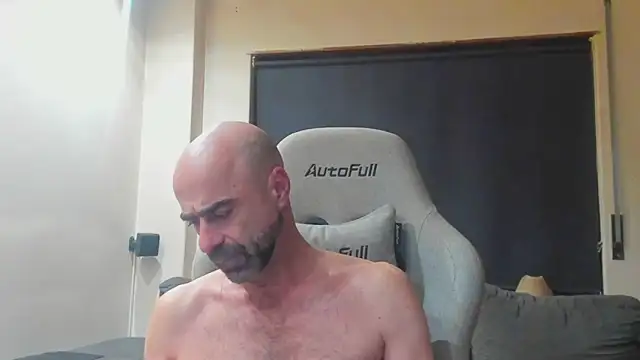 Snapshot of Bicopflirt chatting on 10/29/25, 01:08 Bicopflirt online show from 10/29/25, 01:08