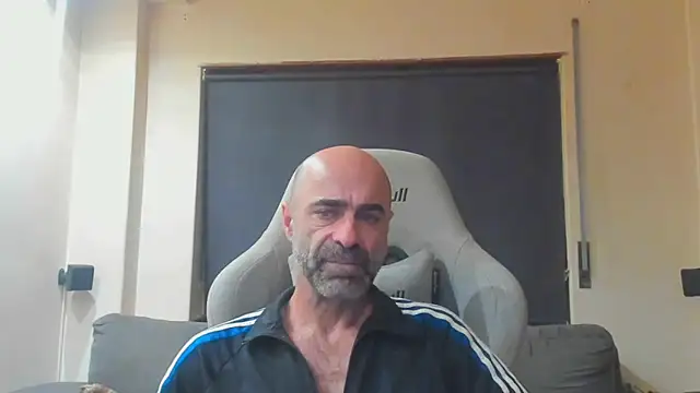 Snapshot of Bicopflirt chatting on 11/10/25, 12:42 Bicopflirt online show from 11/10/25, 12:42