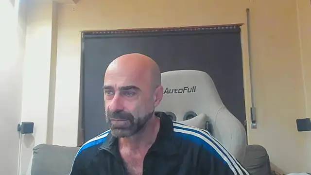 Snapshot of Bicopflirt chatting on 11/24/25, 03:56 Bicopflirt online show from 11/24/25, 03:56