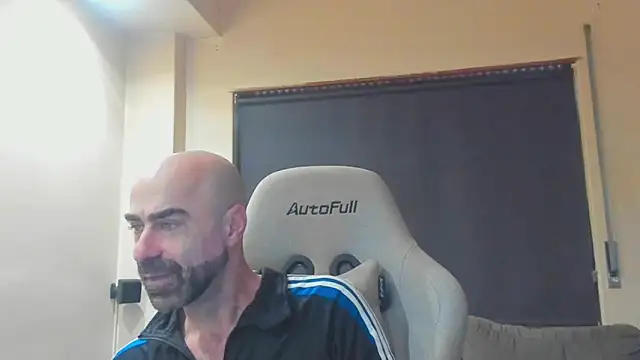 Snapshot of Bicopflirt chatting on 02/04/26, 10:43 Bicopflirt online show from 02/04/26, 10:43