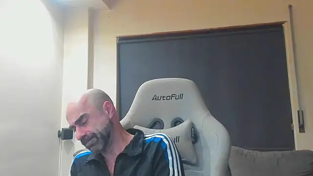 Snapshot of Bicopflirt chatting on 02/07/26, 01:42 Bicopflirt online show from 02/07/26, 01:42