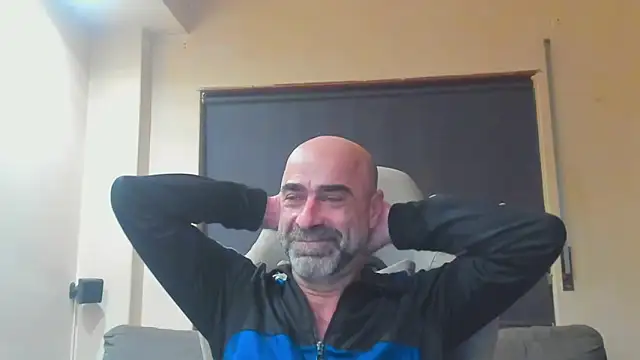 Snapshot of Bicopflirt chatting on 02/18/26, 12:28 Bicopflirt online show from 02/18/26, 12:28