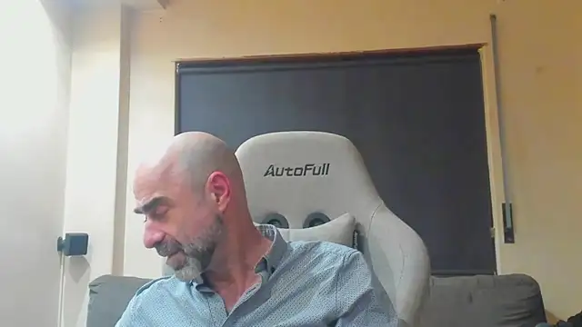 Snapshot of Bicopflirt chatting on 02/20/26, 02:41 Bicopflirt online show from 02/20/26, 02:41