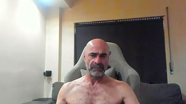 Snapshot of Bicopflirt chatting on 05/06/26, 01:05 Bicopflirt online show from 05/06/26, 01:05