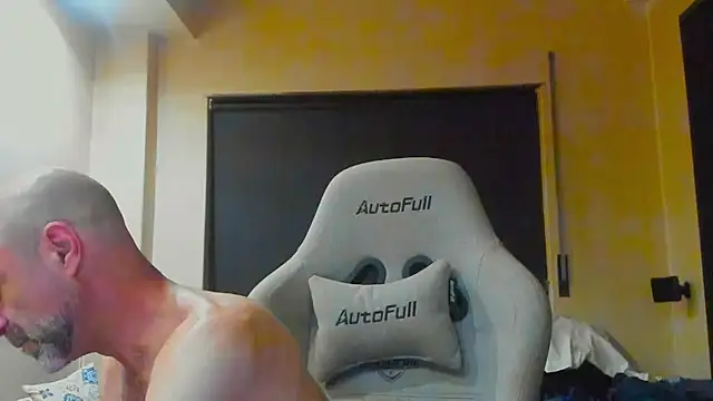 Snapshot of Bicopflirt chatting on 06/02/26, 10:01 Bicopflirt online show from 06/02/26, 10:01