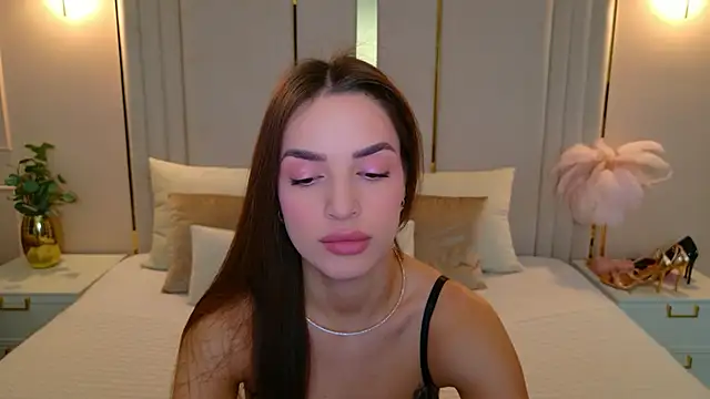 BellaHalles online show from 11/30/25, 05:44