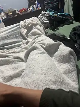 Snapshot of Your_love39 chatting on 12/19/25, 07:48 Your love39 online show from 12/19/25, 07:48