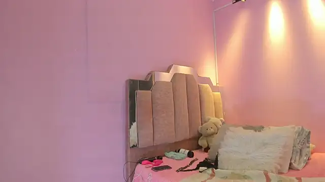 LoveQueen2 online show from 10/04/25, 11:30