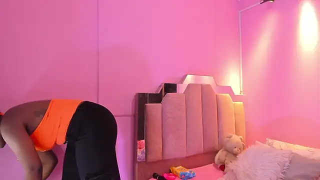 LoveQueen2 online show from 10/11/25, 11:31