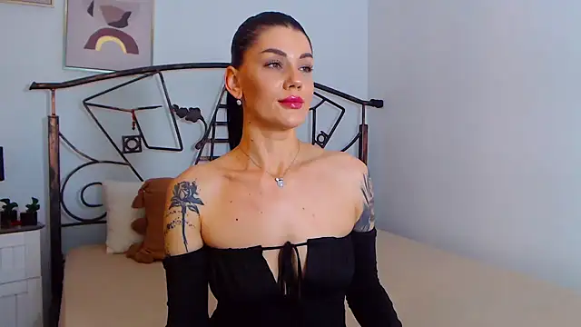 Snapshot of YvonneEverlee chatting on 12/14/24, 11:34 YvonneEverlee online show from 12/14/24, 11:34