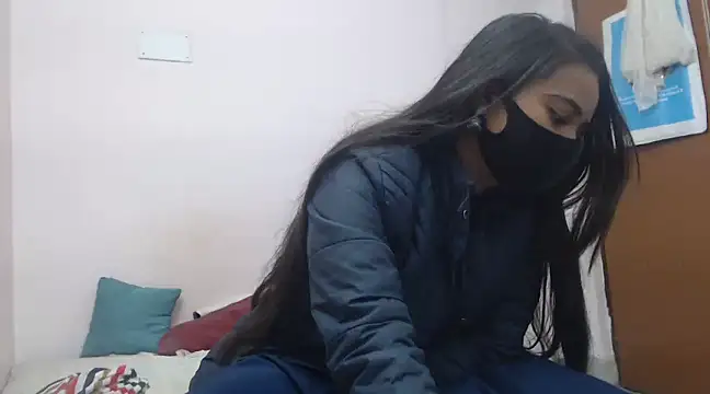 Snapshot of wildbabes chatting on 12/14/24, 12:01 wildbabes online show from 12/14/24, 12:01