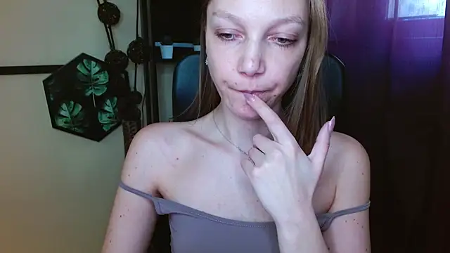 EmillyPlay online show from 04/20/26, 01:47