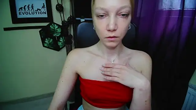 Snapshot of EmillyPlay chatting on 05/15/26, 06:09 EmillyPlay online show from 05/15/26, 06:09