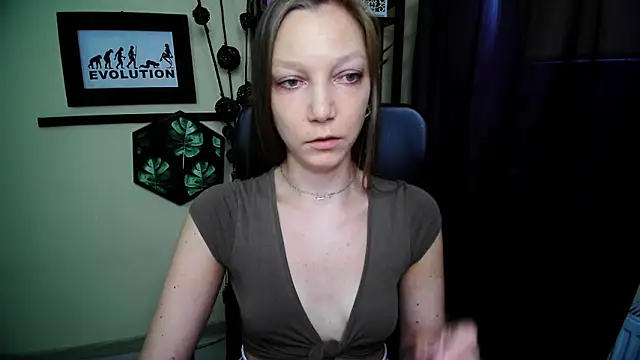 Snapshot of EmillyPlay chatting on 06/19/26, 05:34 EmillyPlay online show from 06/19/26, 05:34