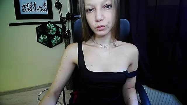 Snapshot of EmillyPlay chatting on 07/10/26, 05:34 EmillyPlay online show from 07/10/26, 05:34