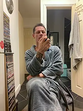 Yourhotboy 42 online show from 02/02/25, 08:51