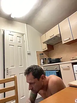 Yourhotboy 42 online show from 12/04/25, 06:49