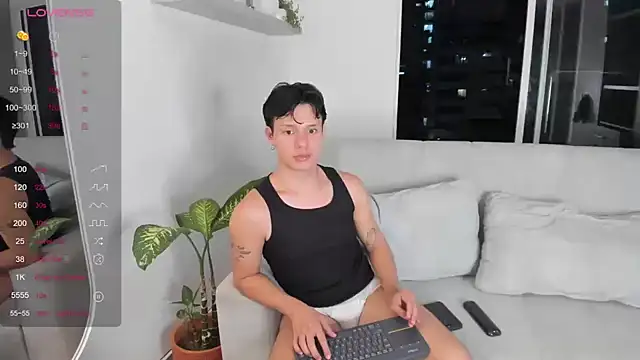 Snapshot of Alexxblue chatting on 12/05/24, 12:19 Alexxblue online show from 12/05/24, 12:19