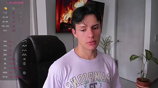 Snapshot of Alexxblue chatting on 12/18/24, 06:14 Alexxblue online show from 12/18/24, 06:14