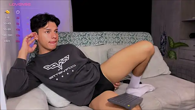 Snapshot of Alexxblue chatting on 02/11/25, 02:03 Alexxblue online show from 02/11/25, 02:03