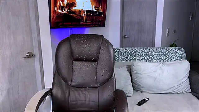 Snapshot of Alexxblue chatting on 02/18/25, 03:43 Alexxblue online show from 02/18/25, 03:43