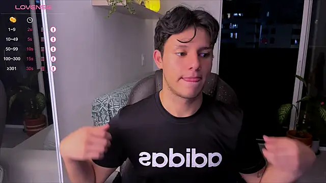 Snapshot of Alexxblue chatting on 03/04/25, 03:11 Alexxblue online show from 03/04/25, 03:11