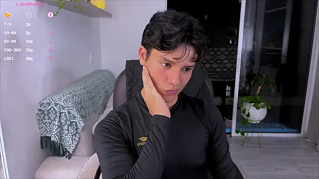 Snapshot of Alexxblue chatting on 03/11/25, 01:48 Alexxblue online show from 03/11/25, 01:48