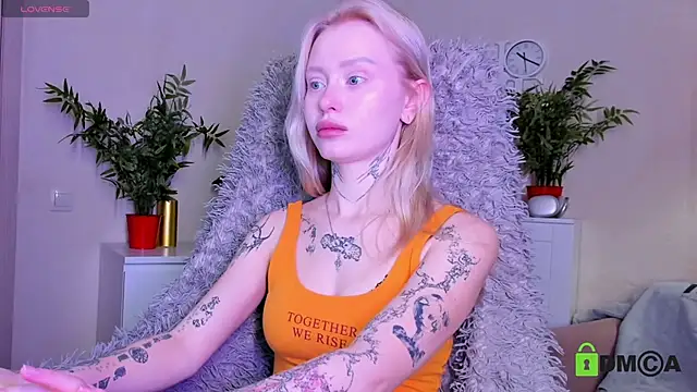 Snapshot of MalenaErnman chatting on 12/08/24, 10:41 MalenaErnman online show from 12/08/24, 10:41