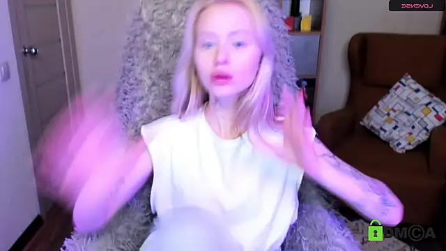 Snapshot of MalenaErnman chatting on 12/22/24, 11:00 MalenaErnman online show from 12/22/24, 11:00