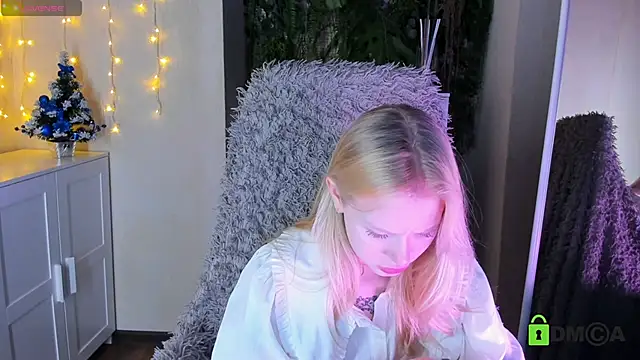 Snapshot of MalenaErnman chatting on 12/27/24, 10:12 MalenaErnman online show from 12/27/24, 10:12