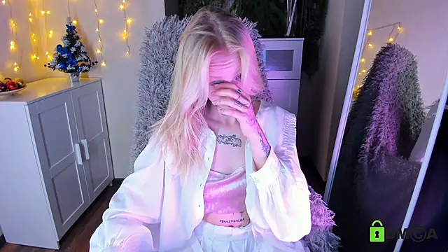 Snapshot of MalenaErnman chatting on 12/27/24, 01:18 MalenaErnman online show from 12/27/24, 01:18