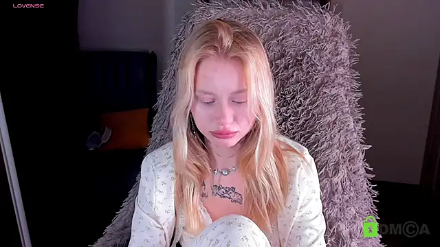 Snapshot of MalenaErnman chatting on 01/08/25, 01:41 MalenaErnman online show from 01/08/25, 01:41