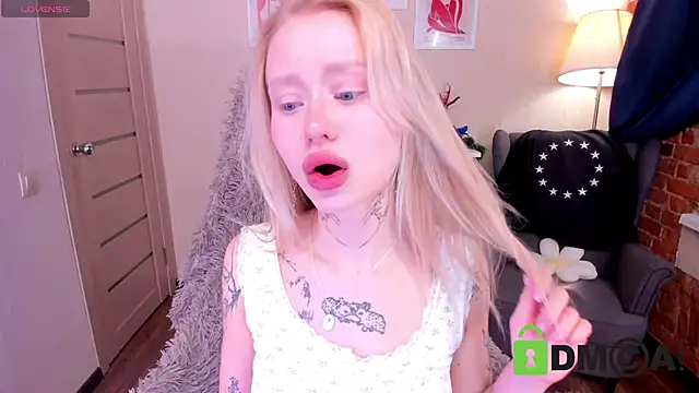 Snapshot of MalenaErnman chatting on 01/15/25, 10:27 MalenaErnman online show from 01/15/25, 10:27