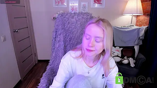 Snapshot of MalenaErnman chatting on 01/20/25, 10:18 MalenaErnman online show from 01/20/25, 10:18